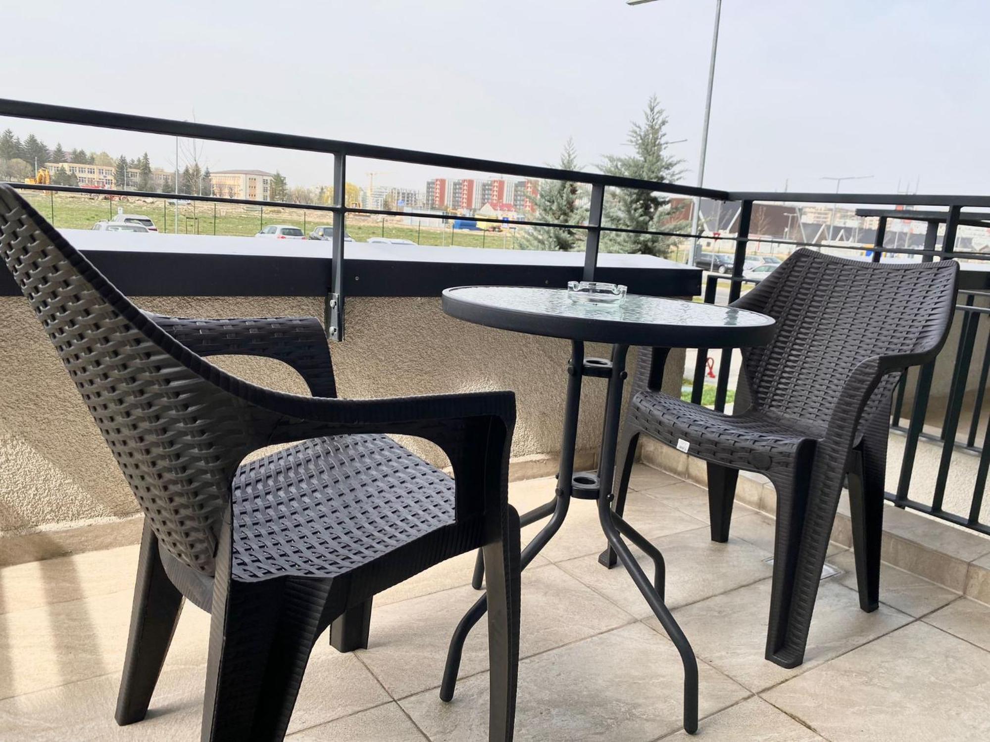 Jad - Luxury 3 Rooms & 2 Rooms Apartments In Kasper, Near Coresi Mall Brasov Bagian luar foto