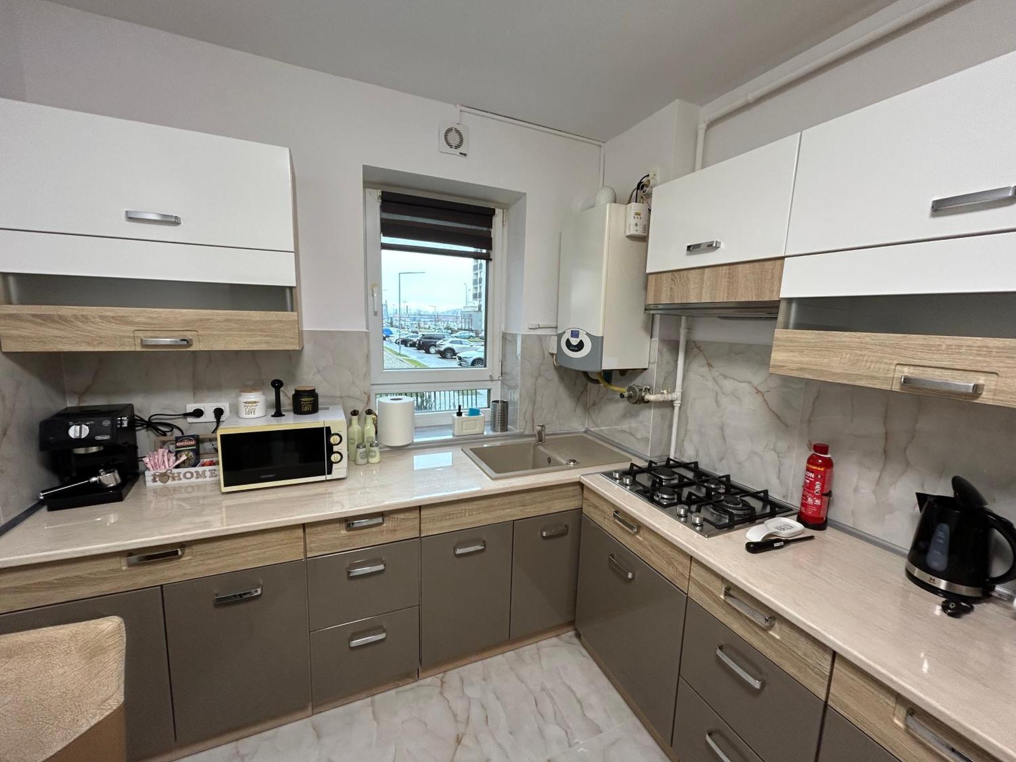 Jad - Luxury 3 Rooms & 2 Rooms Apartments In Kasper, Near Coresi Mall Brasov Bagian luar foto