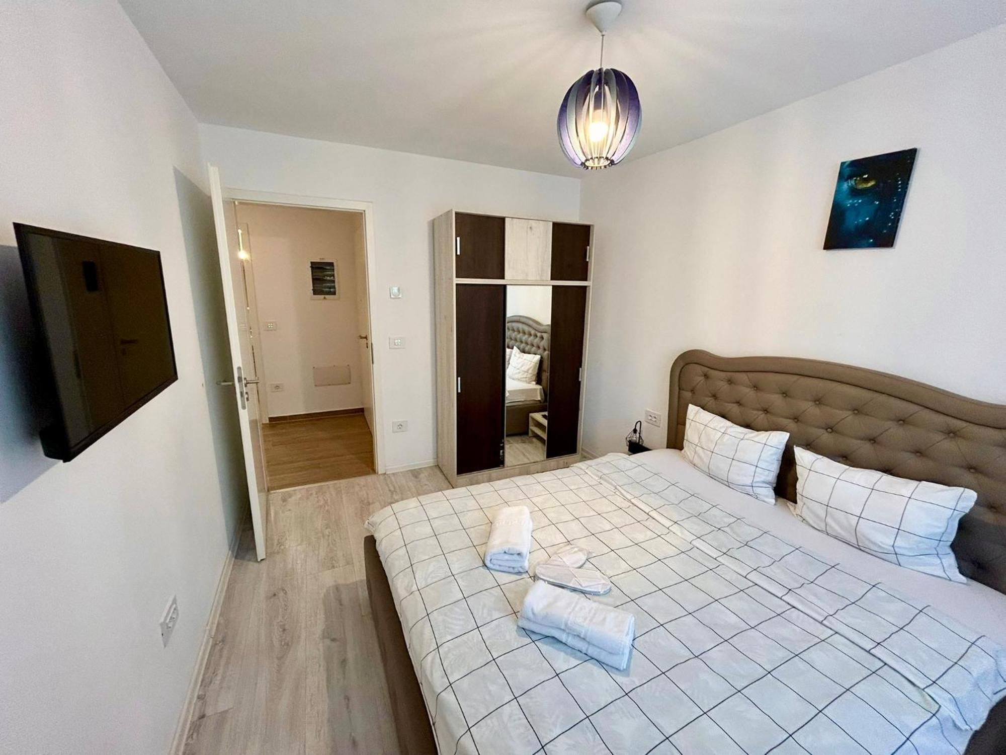 Jad - Luxury 3 Rooms & 2 Rooms Apartments In Kasper, Near Coresi Mall Brasov Bagian luar foto