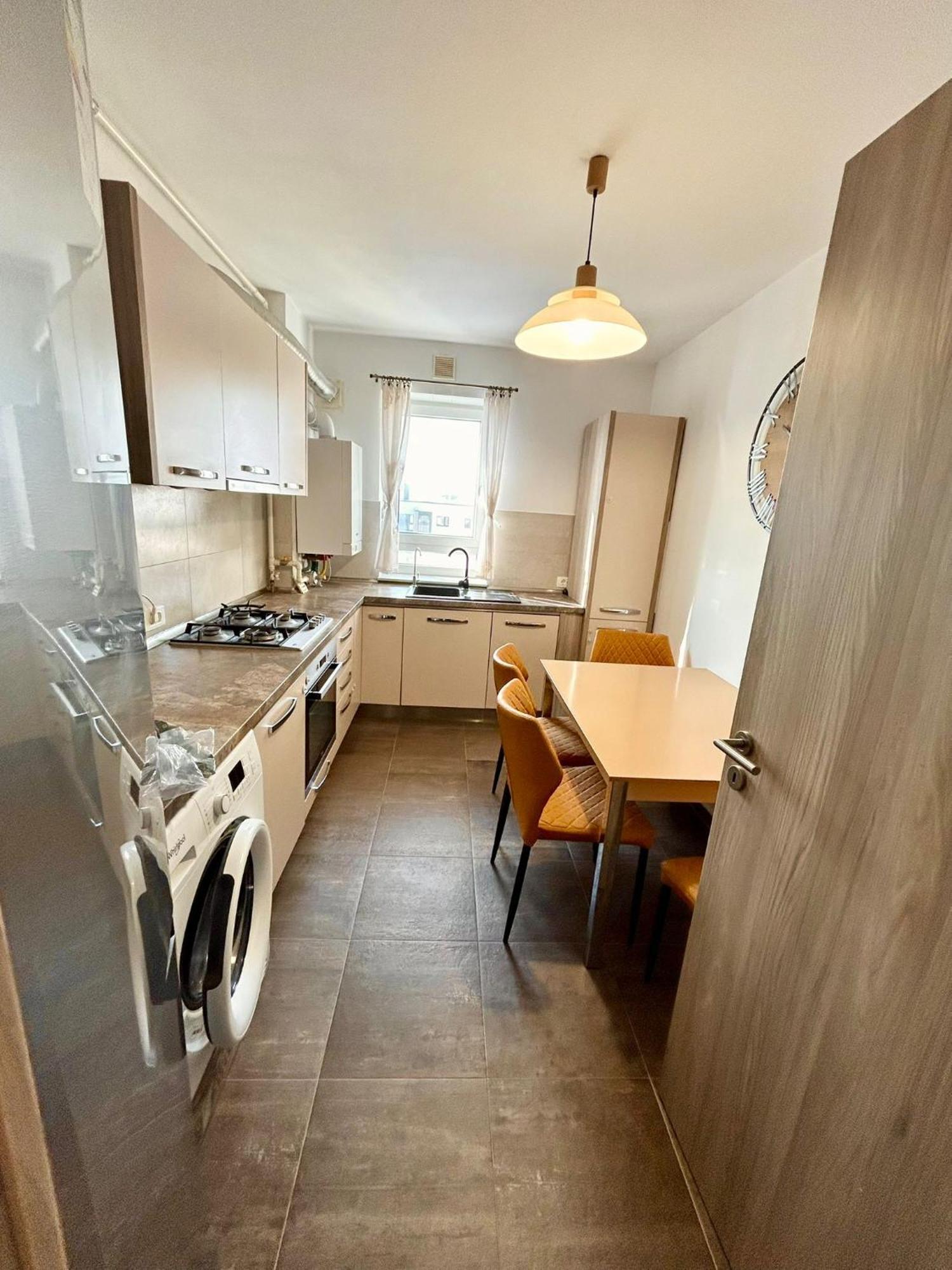 Jad - Luxury 3 Rooms & 2 Rooms Apartments In Kasper, Near Coresi Mall Brasov Bagian luar foto