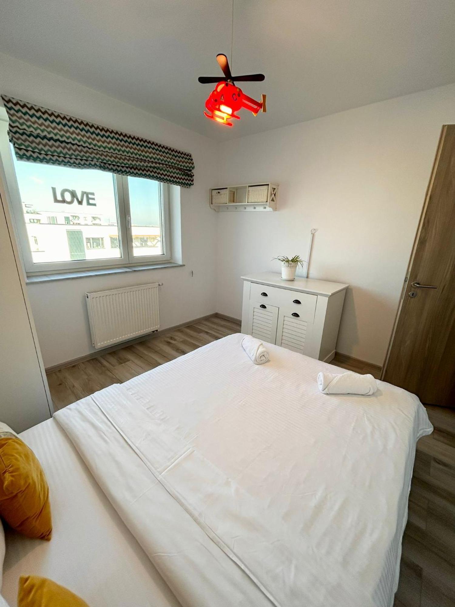 Jad - Luxury 3 Rooms & 2 Rooms Apartments In Kasper, Near Coresi Mall Brasov Bagian luar foto