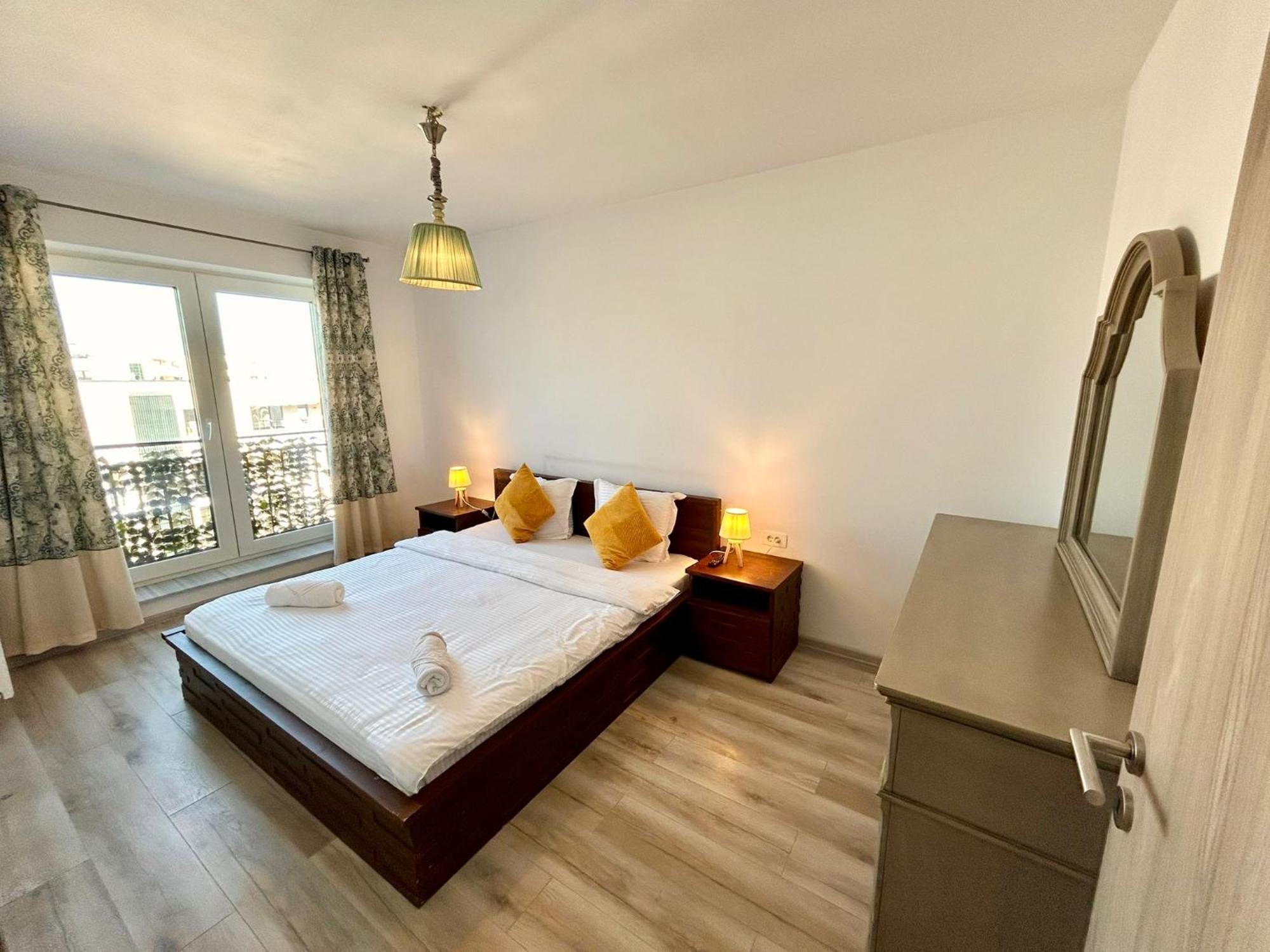 Jad - Luxury 3 Rooms & 2 Rooms Apartments In Kasper, Near Coresi Mall Brasov Bagian luar foto